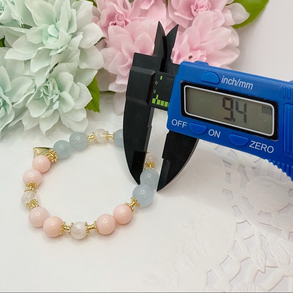 Nature Aquamarine Queen Conch Shell Bracelet - Picture 9 of 10